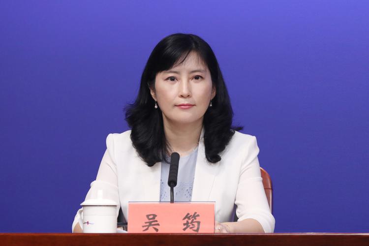 主持人:深圳市委宣传部副部长,市政府新闻办主任 吴筠