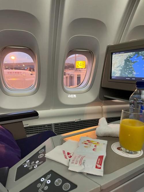 第一次坐飞机的二层公务舱 看看长啥样?_国航_蟹粉_出行_出行其他