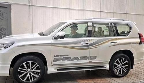 新款霸道是什么车型丰田小霸道