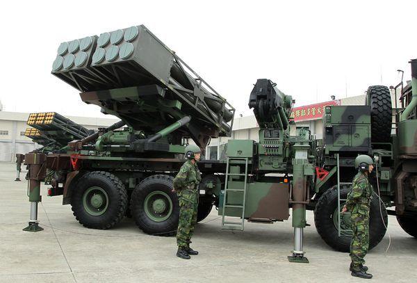 mk-30火箭模组:弹径为180毫米,同可定时空炸信管,除8毫米的18300颗