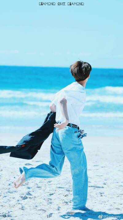 朱正廷海边