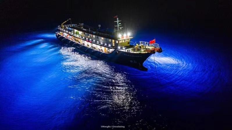 豪华48米大铁船"彩虹号"南油海钓之旅