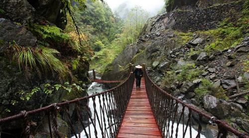 陕南安康镇坪飞渡峡 鲜为人知的美丽峡谷