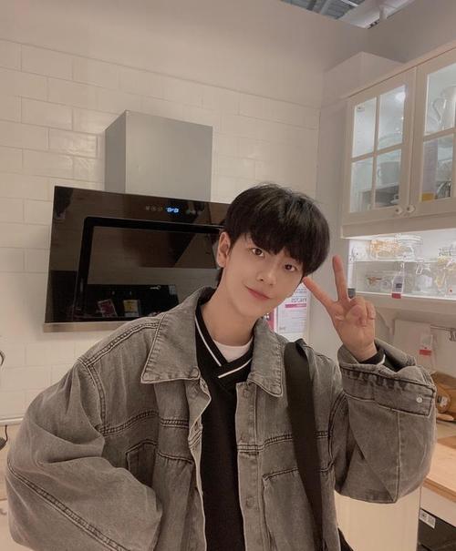 这么帅居然是个女孩子嘉行艺人刘梦火上热搜穿搭比男生还酷