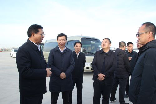 青海省副省长王黎明一行莅临青新藏(格尔木)陆港商旅物流中心项目现场