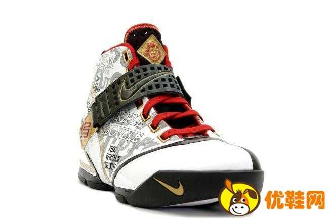 首页 球鞋资讯 球星频道 > 詹姆斯历代签名鞋盘点 詹姆斯各时期签名鞋