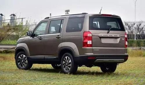 长安欧尚于不久前公布了x70a,这款全新紧凑型7座suv的预售价格5.