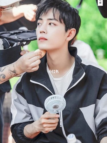 确认过花臂,是没变的化妆师_化妆师_肖战_美妆_彩妆