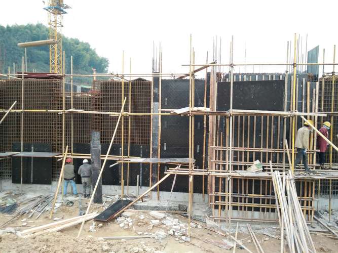 安置房一期 1,施工情况:1)19#楼二层板筋绑扎3人,剪力墙木工支模4人