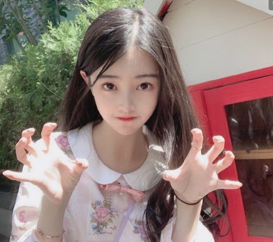 vip·超甜·小可爱·女生头像:这一刻,岁月蔓延着诗意