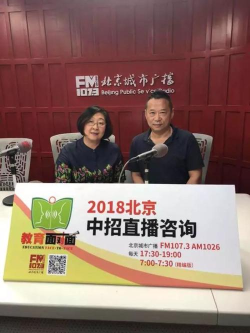 北京第166中学 教学副校长 刘燕红(左)