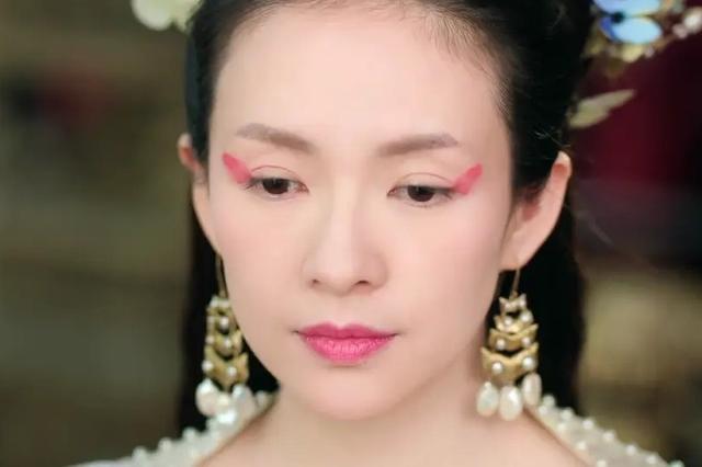 应该是衡量后选择尝试新的领域,而《上阳赋》后期章子怡的演技还是