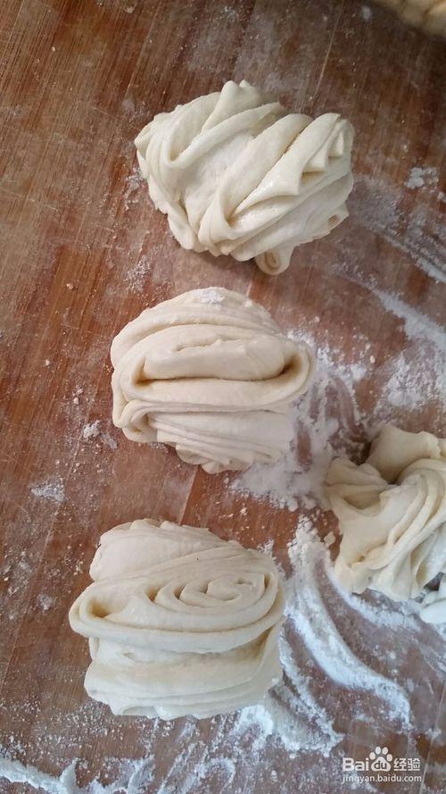 蒸花卷的捏法