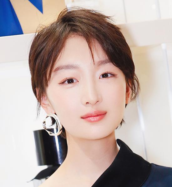 短发的周冬雨才是"不一样的美男子"