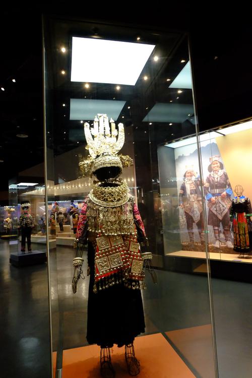 深呼吸——贵州省博物馆,黄果树瀑布,黔灵山公园三日游