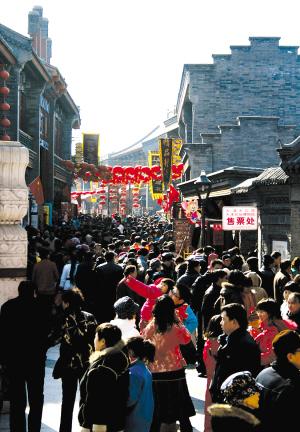 今年正月天津古文化街举办新春民俗旅游庙会,十分红火,许多带有浓厚"