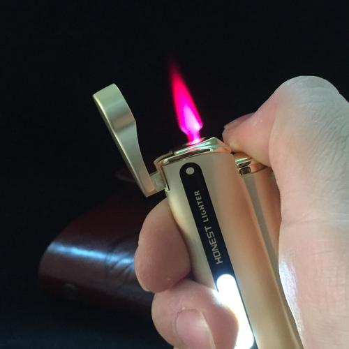 礼盒装百诚防风带灯气体打火机