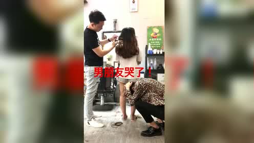 情侣吵架的冲动!女朋友要剃光头!小哥哥难受的都要哭了!