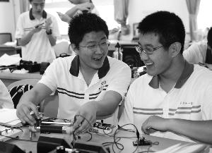 基础教育   北京市十一学校在实施新课程过程中,探索让学生