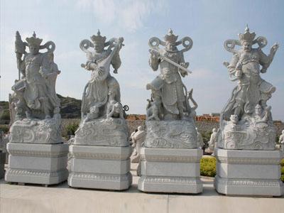 在西游记里四大天王也是玉帝身边的红人,被派去镇守南天门.