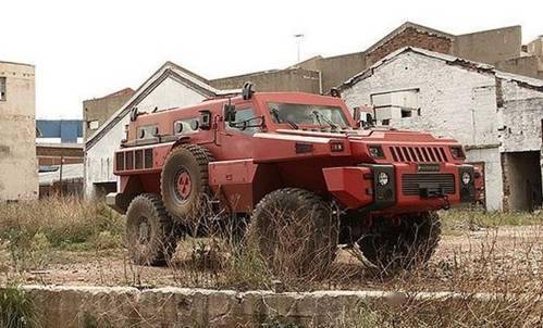 这台防弹防爆的全地形越野车,完美诠释叫.