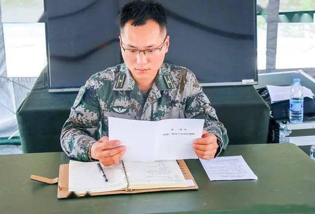 少校军衔博士学位排长职务