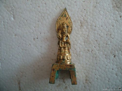 唐代鎏金板凳佛