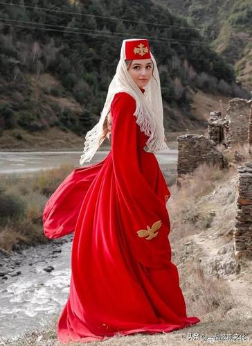 今天奥赛梯人(元代阿速人)服饰三个图片都是来自中亚东伊朗地区的服饰