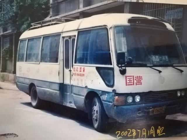 从老式车到新能源车,从人工售票到扫码支付.