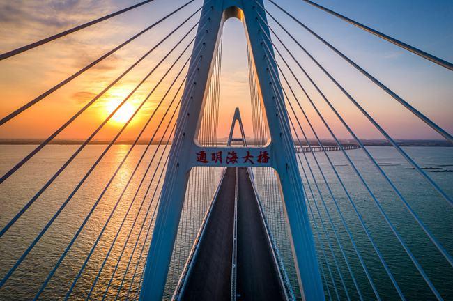 通明海特大桥亮名