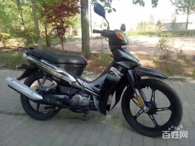 雅马哈弯梁摩托车