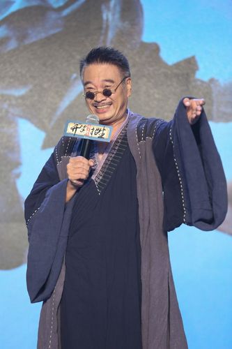 《新乌龙院》首映 吴孟达泪目回忆往事