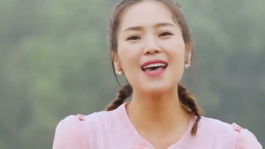 云朵参加晚会被小歌手无视上台演唱爱是你我高音征服全场