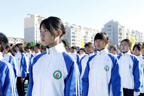 辽河油田第二高级中学第三十四届田径运动会一七级九班的可爱孩子们!