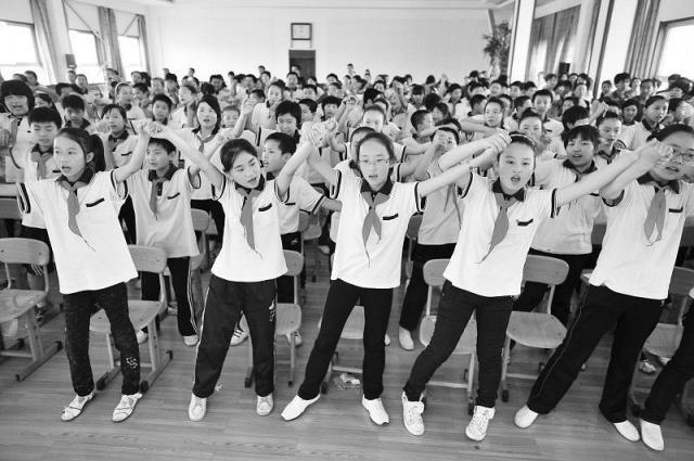 太原市朝阳街小学举办"感恩,成长"少年礼暨毕业典礼(图)