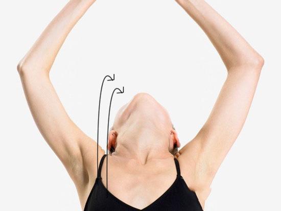 step 2     手肘往外,往后画大圈,带动肩转动约10~15次后,换将