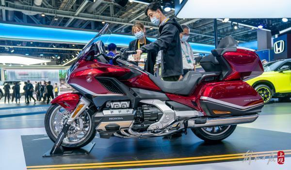 售价44万的本田摩托车长啥样进博会上试乘的观众可不少