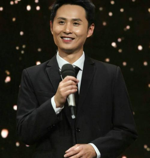身为一位配音演员,如今也开始拍戏了,很多网友表示在镜头前看到边江