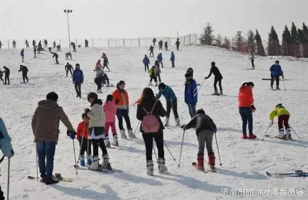 济南香草园滑雪场12月31日正式开业第一天免门票雪乐园开放