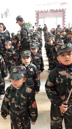 这站姿坐姿真的很帅哦