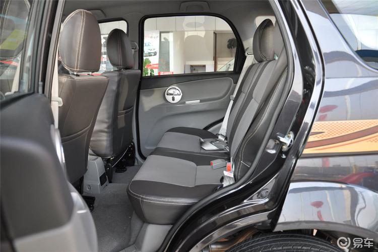 【众泰t2002013款1.3l 手动 精英型后排空间体验汽车