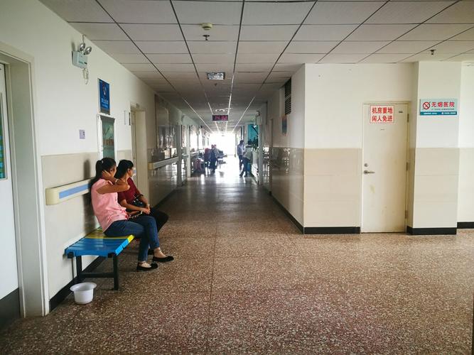 牟定县人民医院目前设有两个大内科,内一科位于住院大楼三楼,主要处理
