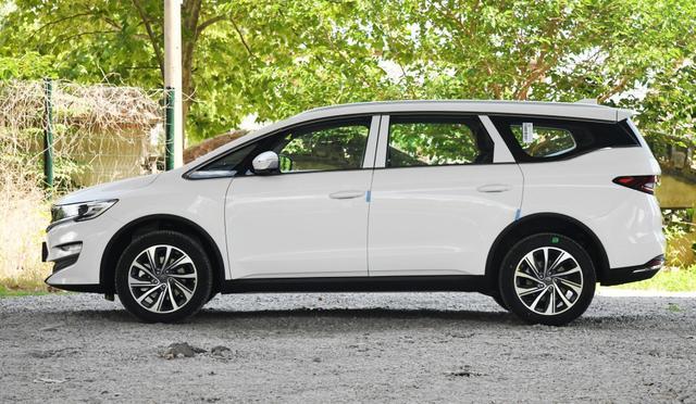 吉利传祺的对手,集mpv与suv于一身,车长4米7油耗低,7万多起卖