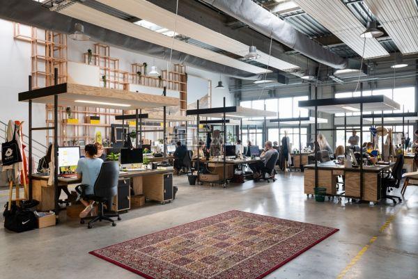 [宏钰堂装饰]分享旧车库改造创意办公室装修效果图