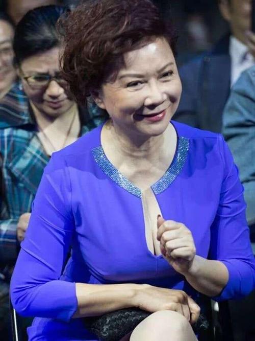 57岁蔡明近照曝光!整容上瘾,竟然还拍了这种照片!