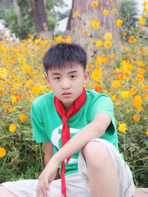  p>郑伟,2000年12月18日出生于北京市,中国内地影视男演员,就读于南京