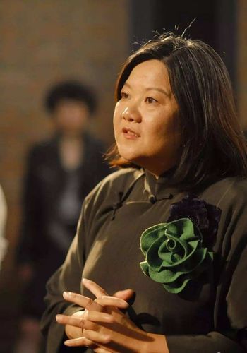 洪晃个人资料简介洪晃的真实身世