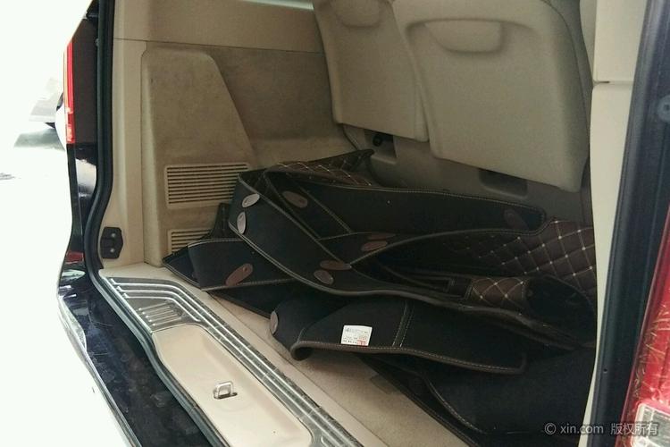 奔驰奔驰v级后备箱