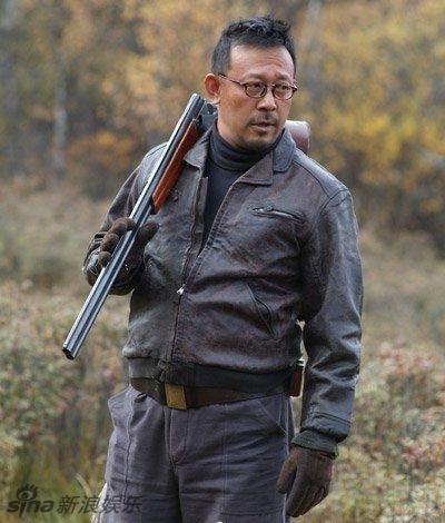 【星衣神探】高仓健引领硬汉范 风衣墨镜超有型
