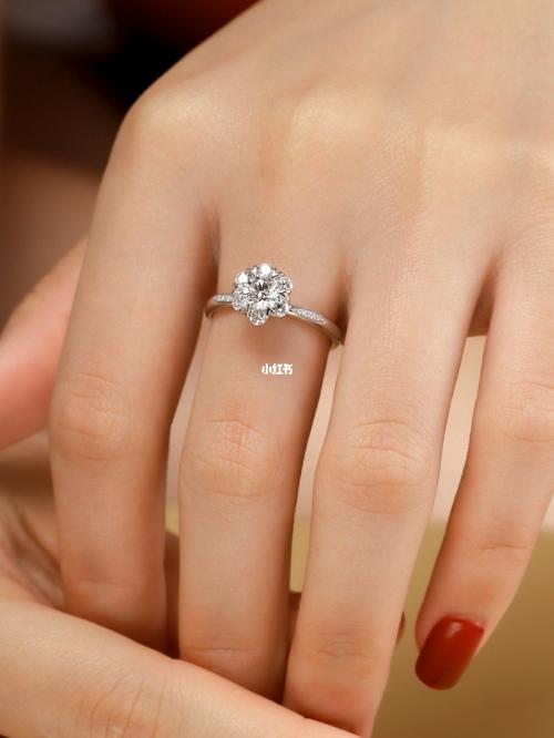 备婚钻戒|钻戒显大还是92选围镶_钻戒_备婚_婚戒定制_婚姻_婚戒